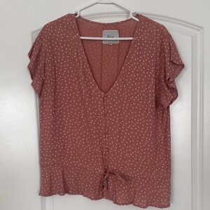 Cute rails top that has a cinching waist with a tie
